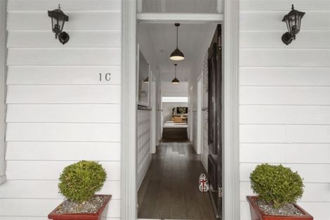 Photo of property in 1c Eversleigh Road, Belmont, Auckland, 0622