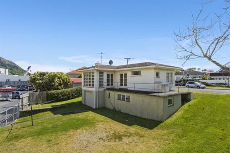 Photo of property in 12 Pitau Road, Mount Maunganui, 3116