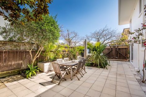 Photo of property in 2/41 Merani Street, Narrow Neck, Auckland, 0622