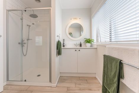 Photo of property in 2a Empire Road, Orewa, 0931