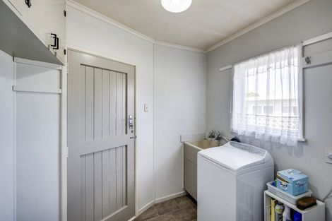 Photo of property in 38 Puketapu Road, Taradale, Napier, 4112