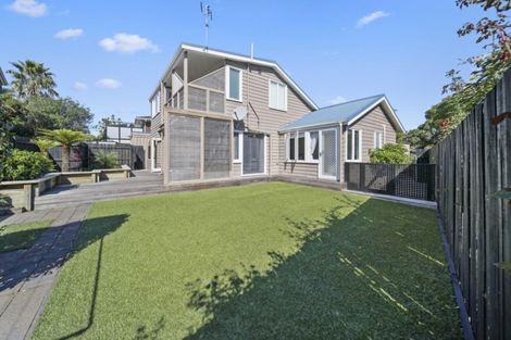 Photo of property in 1/195 Fisher Parade, Farm Cove, Auckland, 2012