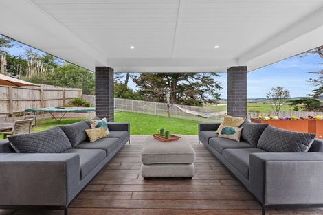Photo of property in 19 Kawariki Road, Helensville, 0800