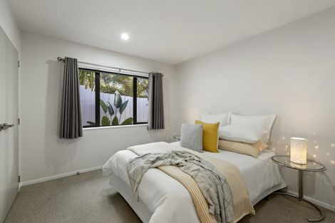 Photo of property in 2/41 Fairmount Road, Titirangi, Auckland, 0604