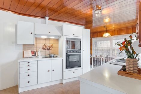 Photo of property in 44 Saffron Street, Birkdale, Auckland, 0626