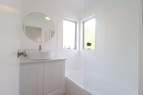 Photo of property in 19 Rehia Road, Massey, Auckland, 0614