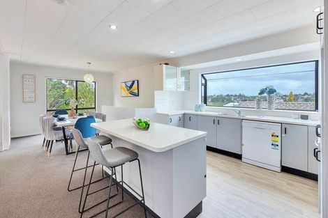 Photo of property in 1/15 Kupari Place, Totara Vale, Auckland, 0629