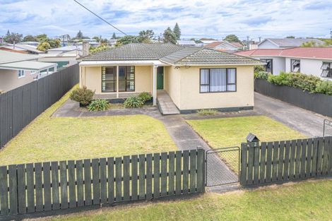 Photo of property in 2 Arawa Place, Castlecliff, Whanganui, 4501