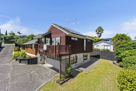 Photo of property in 1/870 Beach Road, Waiake, Auckland, 0630