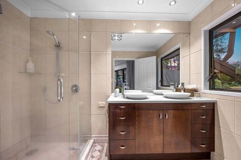 Photo of property in 44 Hardens Lane, Paremoremo, Auckland, 0632