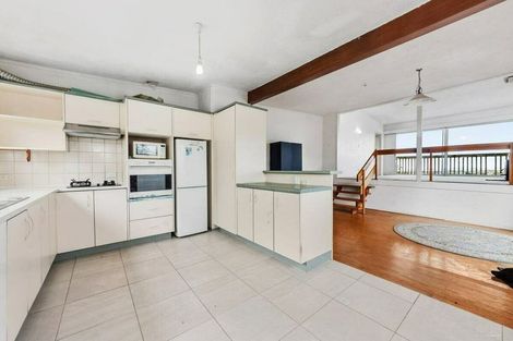 Photo of property in 15 Target Road, Totara Vale, Auckland, 0629
