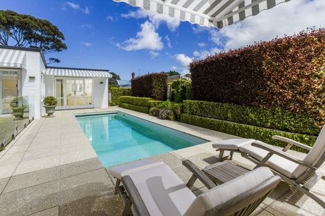 Photo of property in 33 Cheltenham Road, Devonport, Auckland, 0624