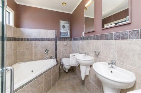 Photo of property in 24 Weston Avenue, Roslyn, Palmerston North, 4414