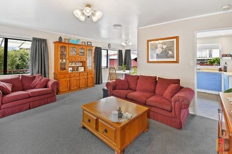 Photo of property in 7 Oakmont Place, Wattle Downs, Auckland, 2103
