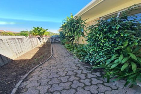 Photo of property in 7 Palm Court Drive, Glen Eden, Auckland, 0602