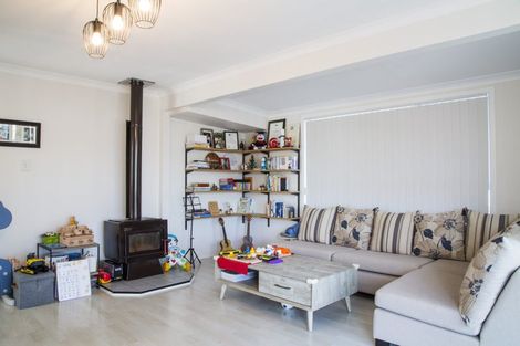 Photo of property in 43 Strid Road, Te Atatu South, Auckland, 0610