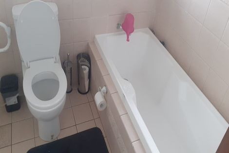 Photo of property in 212 Forrest Hill Road, Forrest Hill, Auckland, 0620