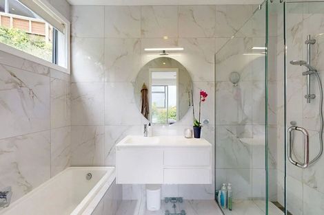 Photo of property in 98 Awa Road, Seatoun, Wellington, 6022