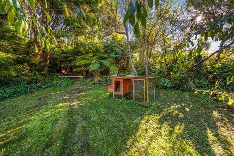 Photo of property in 34 Rauhuia Crescent, Parau, Auckland, 0604