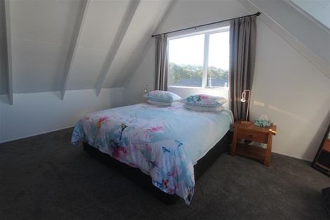 Photo of property in 5 Jacaranda Grove, Maungaraki, Lower Hutt, 5010