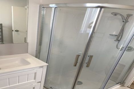 Photo of property in 1/5 Myna Place, Weymouth, Auckland, 2103