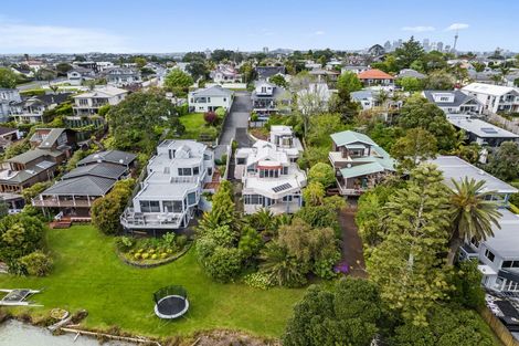 Photo of property in 2/33 Beresford Street, Bayswater, Auckland, 0622