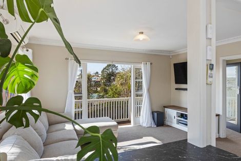 Photo of property in 31 Sunnyside Road, Sunnyvale, Auckland, 0612