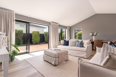 Photo of property in 98a Aorangi Road, Bryndwr, Christchurch, 8053