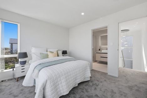 Photo of property in 33 Sorrel Crescent, Bucklands Beach, Auckland, 2012