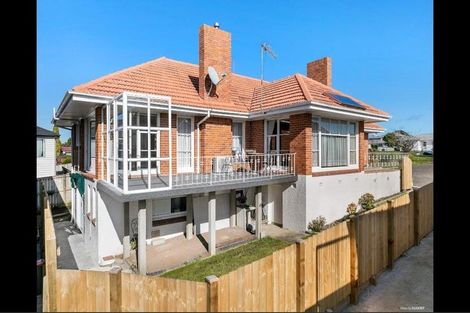 Photo of property in 4287 Great North Road, Glendene, Auckland, 0602