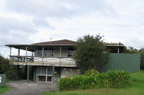 Photo of property in 1 Lowtherhurst Road, Massey, Auckland, 0614