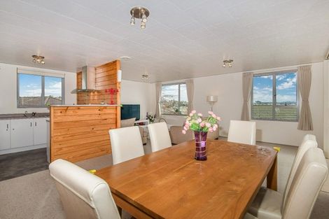 Photo of property in 2/11 Grenadine Place, Unsworth Heights, Auckland, 0632