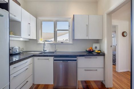 Photo of property in 47 Melbourne Road, Island Bay, Wellington, 6023