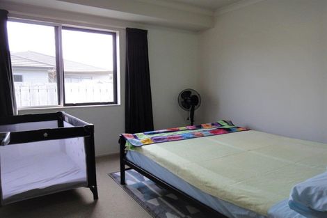 Photo of property in 10 Endeavour Place, One Tree Point, 0118