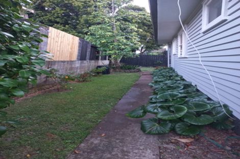 Photo of property in 1/28 Fairclough Road, Beach Haven, Auckland, 0626
