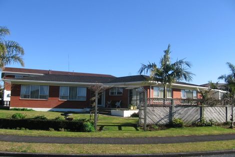 Photo of property in 6 Hazeldene Place, Opaheke, Papakura, 2113
