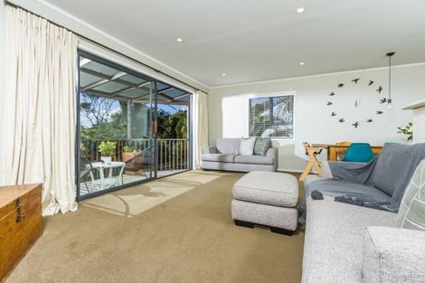 Photo of property in 1/28 Capilano Place, Glenfield, Auckland, 0629