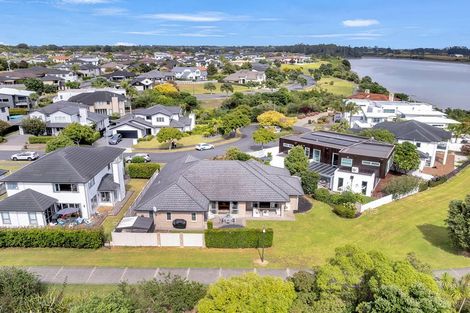 Photo of property in 9 Portofino Point, Karaka, Papakura, 2113