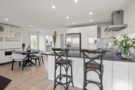 Photo of property in 15 Rosario Crescent, Red Beach, 0932