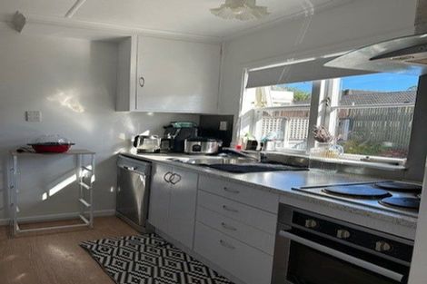 Photo of property in 18 Saulbrey Grove, Woburn, Lower Hutt, 5010