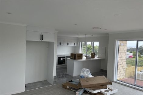 Photo of property in 85c Lake Panorama Drive, Henderson Valley, Auckland, 0614