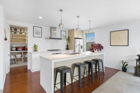 Photo of property in 8 Irvines Track, Halswell, Christchurch, 8025