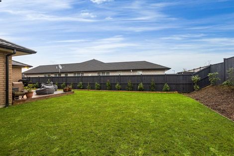 Photo of property in 8 Tahuna Minhinnick Drive, Glenbrook, Waiuku, 2681