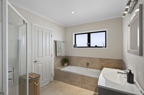 Photo of property in 30 Jules Crescent, Bell Block, New Plymouth, 4312