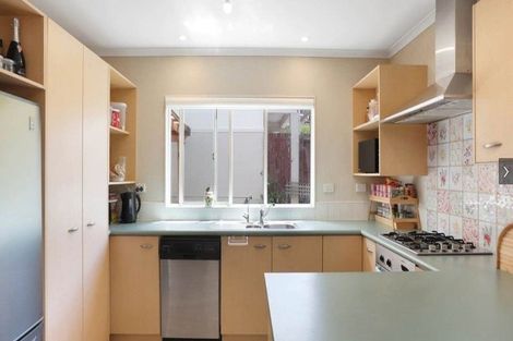 Photo of property in 1 Stolford Crescent, New Lynn, Auckland, 0600