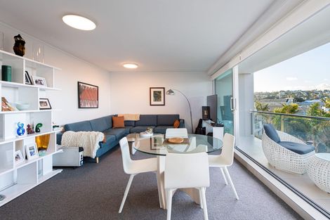 Photo of property in Seaview Apartments, 8/64 Milford Road, Milford, Auckland, 0620