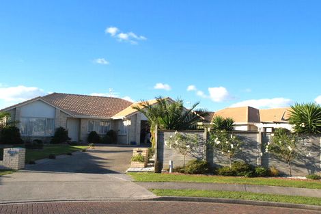 Photo of property in 27 Montecito Place, Golflands, Auckland, 2013