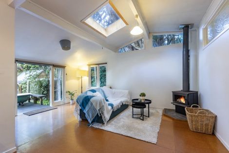 Photo of property in 122 Garden Road, Piha, New Lynn, 0772