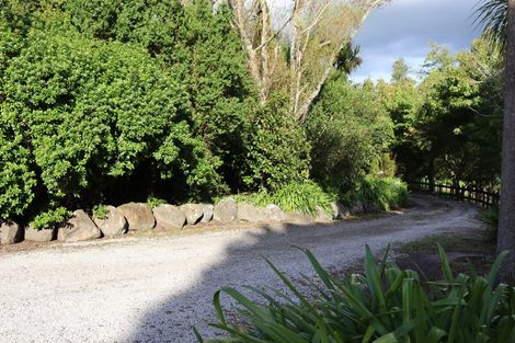 Photo of property in 311 Croydon Road, Midhirst, Stratford, 4394