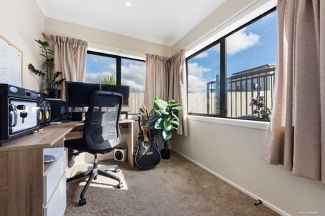 Photo of property in 35a Awaroa Road, Sunnyvale, Auckland, 0612